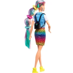 Barbie dukke med skjørt, regnbue hår og tilbehør