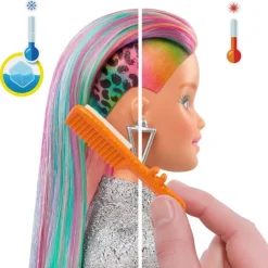 Barbie dukke med skjørt, regnbue hår og tilbehør