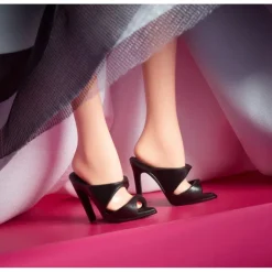 Barbie Signature 65-Årsjubileum Dukke - Svart og Hvit Kjole