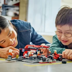 LEGO City - F1-depotstopp og -team med Ferrari-bil 60443