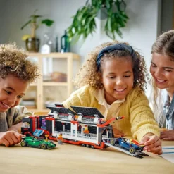 LEGO City - F1-trailer med F1 RB20 og AMR24 60445