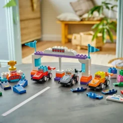 LEGO DUPLO Town - F1 Team med racerbiler og sjåfører 10445
