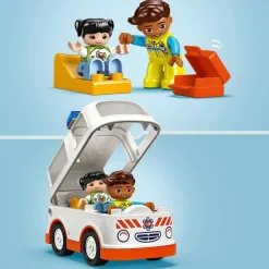 LEGO DUPLO Town - Sykebil med sjåfør 10447