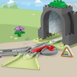 LEGO DUPLO Town - Utvidelsessett med togtunnel og skinner 10425