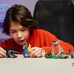 LEGO Fortnite - Peely og Sparkplug slår leir på sletten 77075