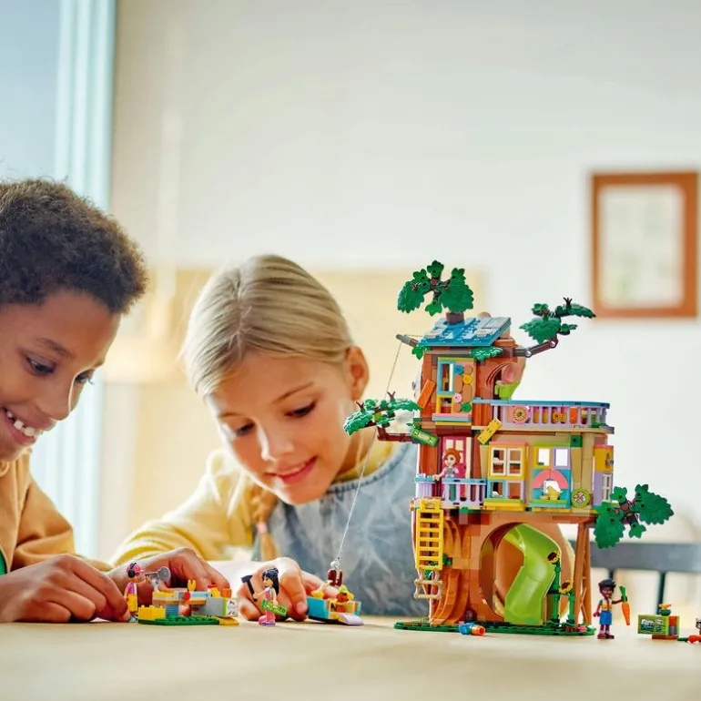 LEGO Friends - Koselig hytte i vennskapstreet 42652