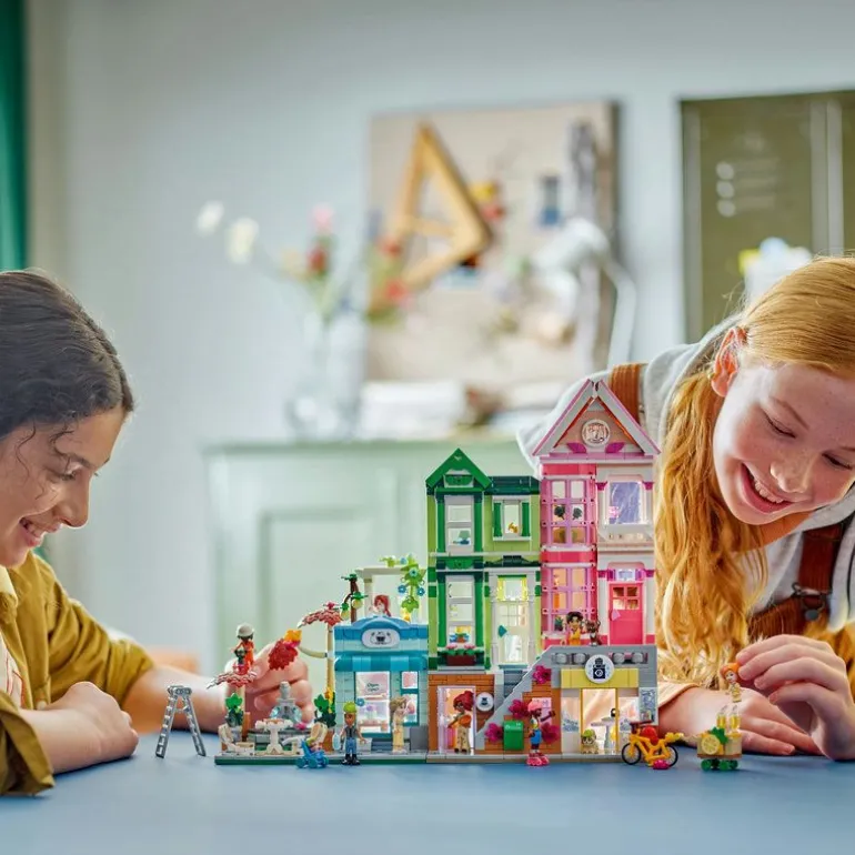 LEGO Friends - Leiligheter og butikker i Heartlake City 42670