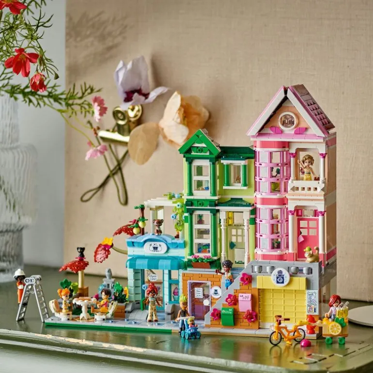 LEGO Friends - Leiligheter og butikker i Heartlake City 42670