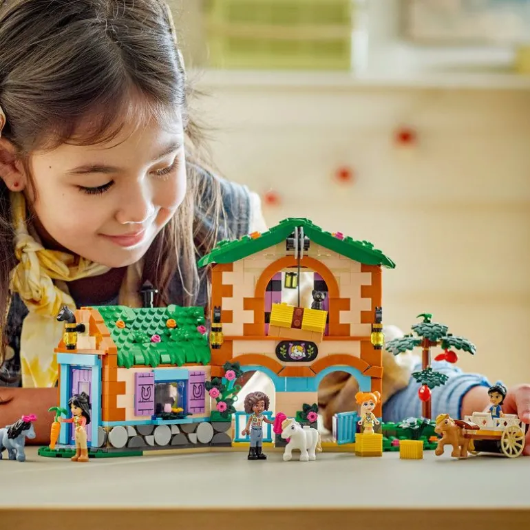 LEGO Friends - Ponniranch med stall 42654