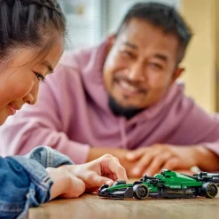 LEGO Speed Champions - Aston Martin Aramco F1 AMR24-racerbil 77245