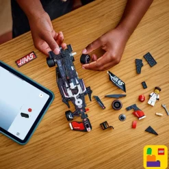 LEGO Speed Champions - MoneyGram Haas F1 Team VF-24-racerbil 77250