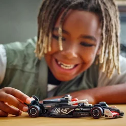 LEGO Speed Champions - MoneyGram Haas F1 Team VF-24-racerbil 77250