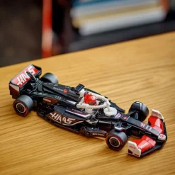 LEGO Speed Champions - MoneyGram Haas F1 Team VF-24-racerbil 77250