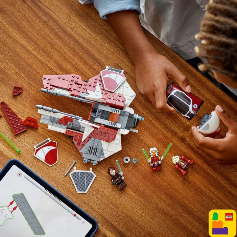 LEGO Star Wars TM - Ahsokas Jedi Interceptor 75401