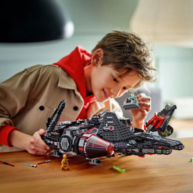 LEGO Star Wars TM - The Dark Falcon 75389