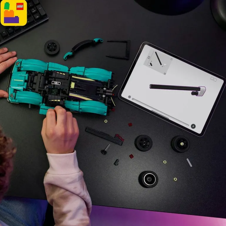 LEGO Technic - Aston Martin Valkyrie 42208