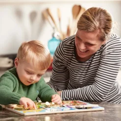 Melissa & Doug Lærebrett i Tre m/ luker - Hus fra 3 år